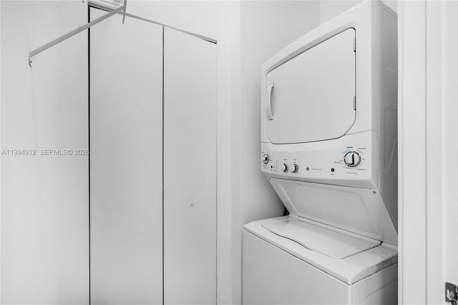 Building Photo - 45 SW 9th St