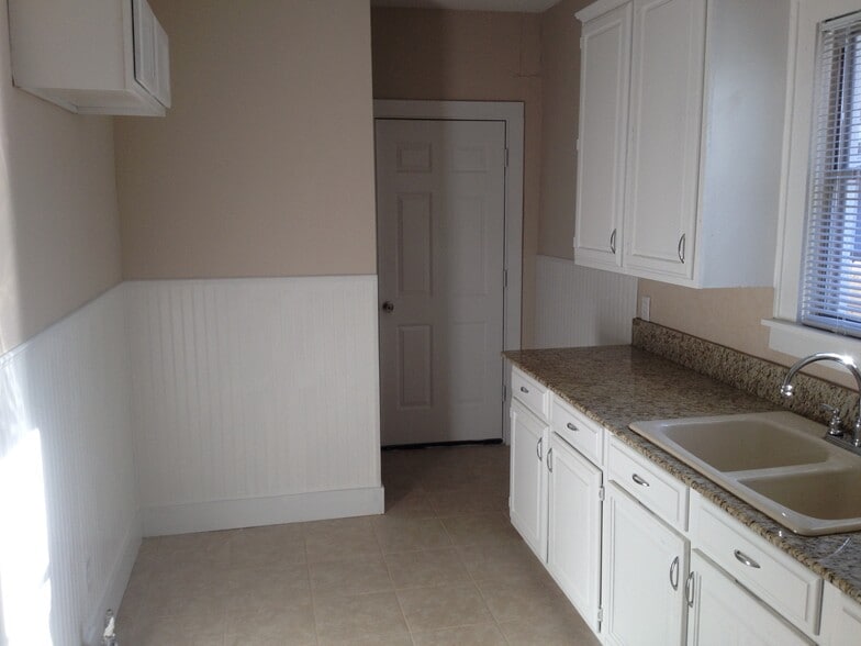 Kitchen - 2406 West Lovers Lane