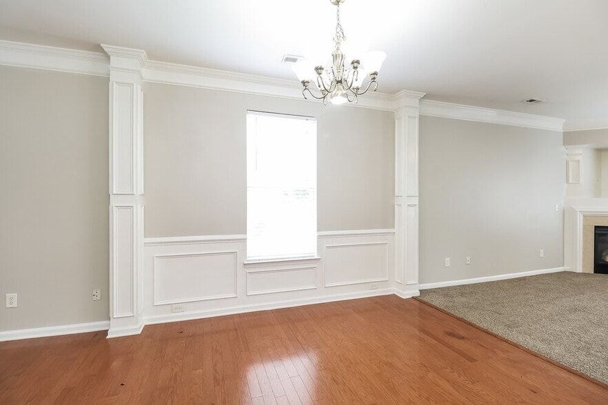 Building Photo - 620 Wrayhill Dr
