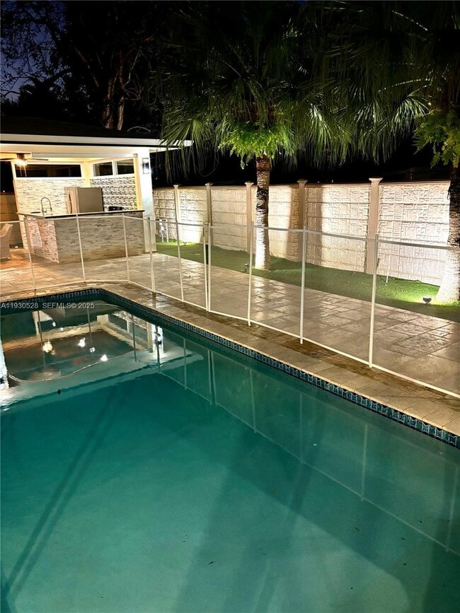 Building Photo - 18632 SW 93rd Ct