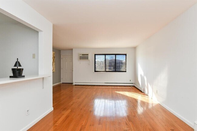 Building Photo - 1308 46th St