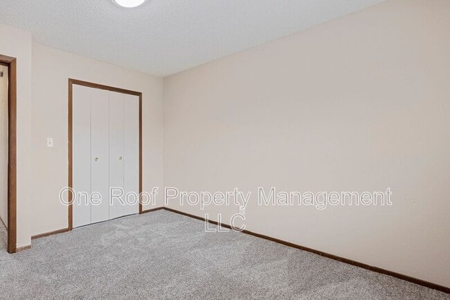 Building Photo - 701 Linwood Dr