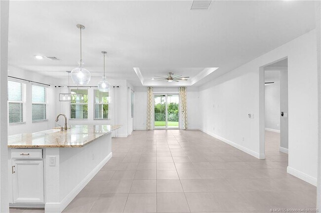 Building Photo - 4914 SW Montclair Dr