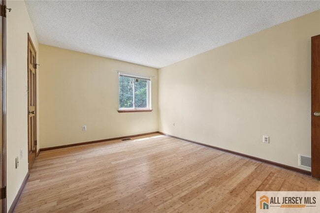 Building Photo - 153 Thoreau Dr