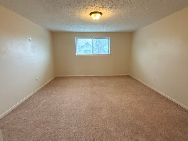 Building Photo - 6627 Krause Dr