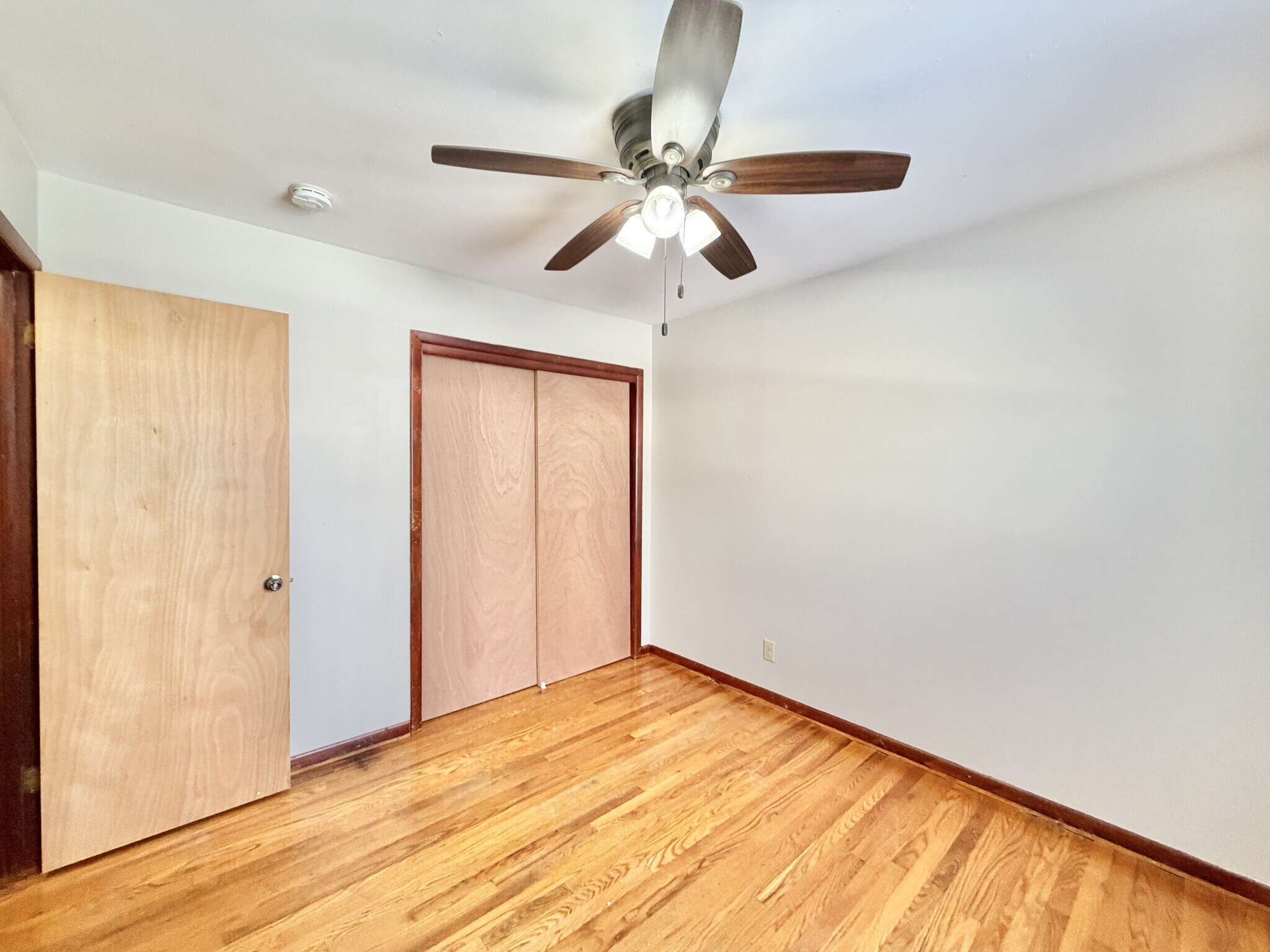 Building Photo - 2109 Lake Point Dr