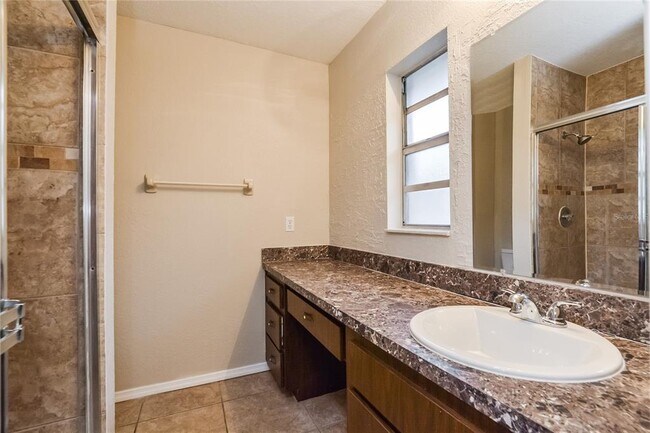 Building Photo - 2518 Bon Air Dr