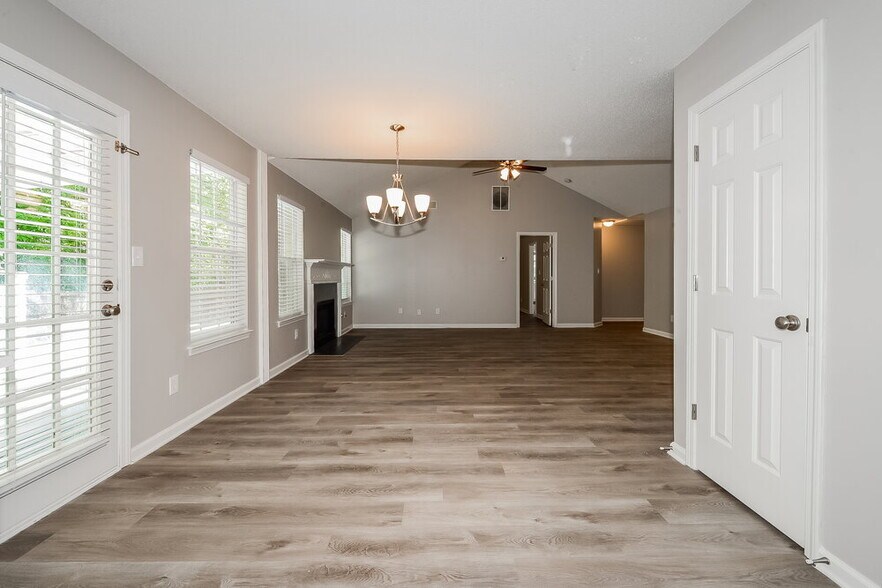 Building Photo - 2860 Highland Hill Pkwy