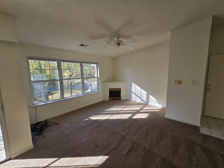 Building Photo - 810 Brassie Ln