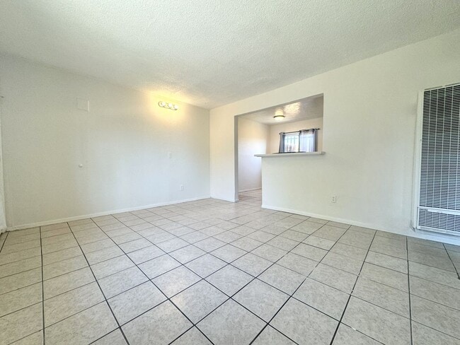 Building Photo - COMING SOON!! 2 Bed / 1 Bath Apartment in Palm Springs!!