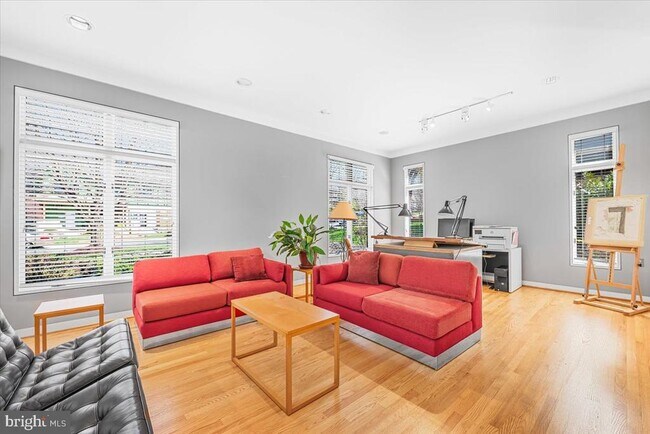 Building Photo - 4838 Drummond Ave