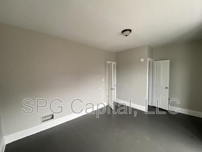 Building Photo - 116 Neater St