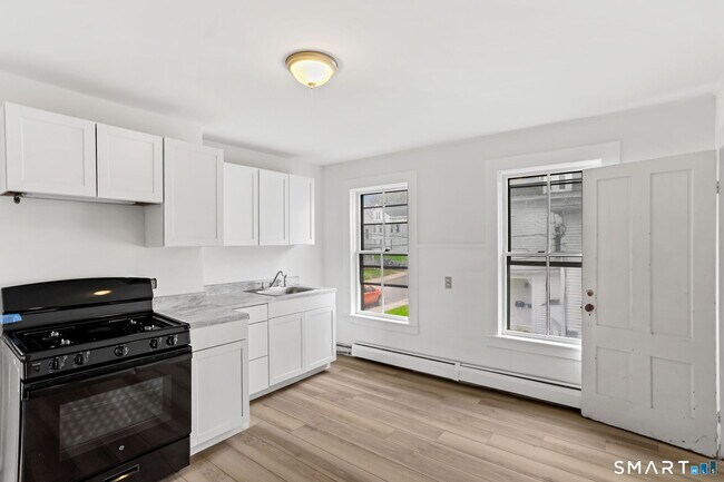 Building Photo - 63 Reynolds St