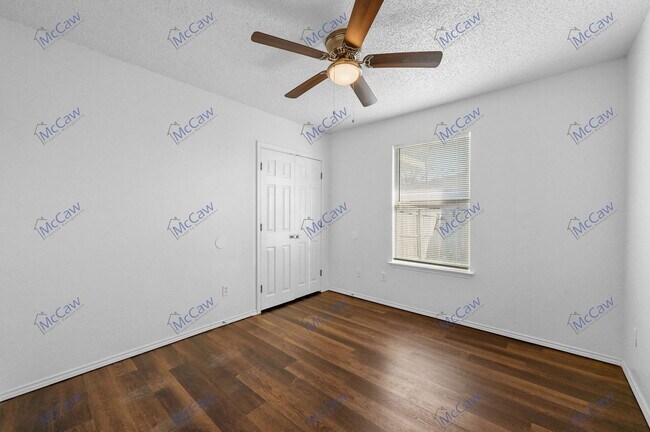 Building Photo - 2139 Vine Ln