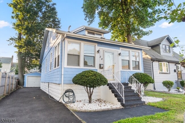 Primary Photo - 29 Ligham St