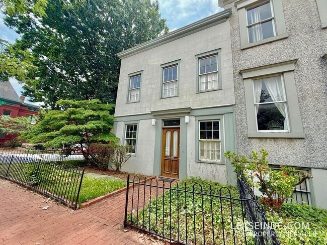 Building Photo - 725 Independence Ave SE
