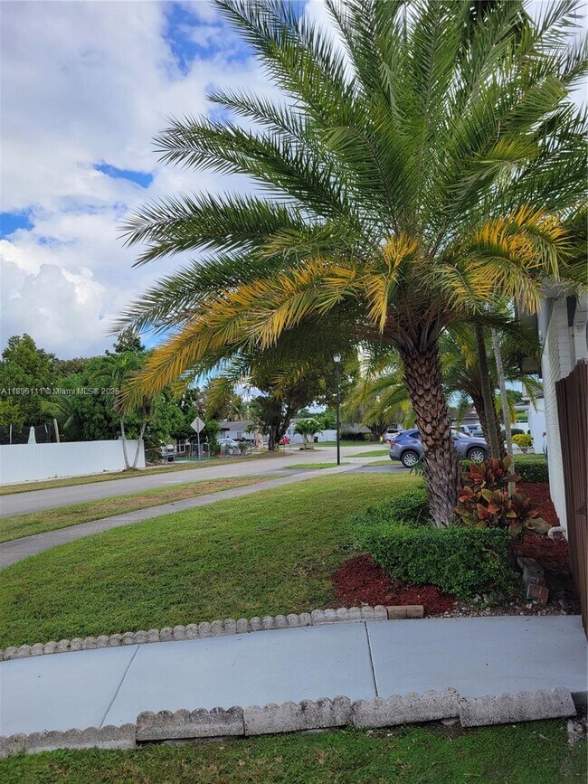 Building Photo - 12764 SW 46th Ln