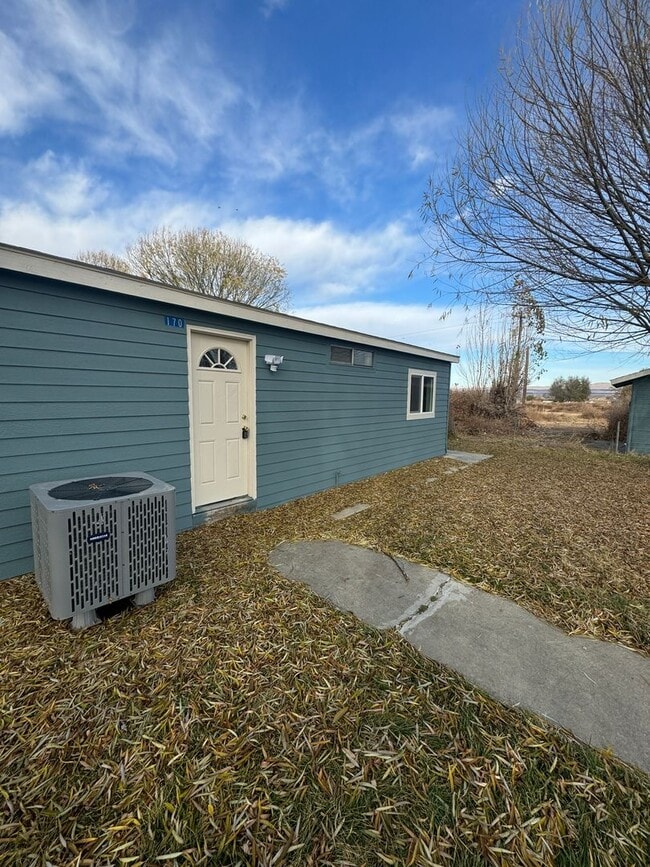 Building Photo - MOVE IN SPECIAL - $200 OFF FIRST MONTH'S RENT!