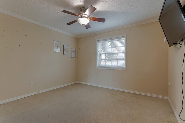Building Photo - 20307 Hampshire Rocks Dr