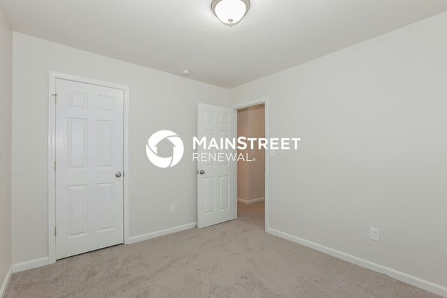Building Photo - 3 Bedroom Pet-Friendly Home in Oakwood, GA...