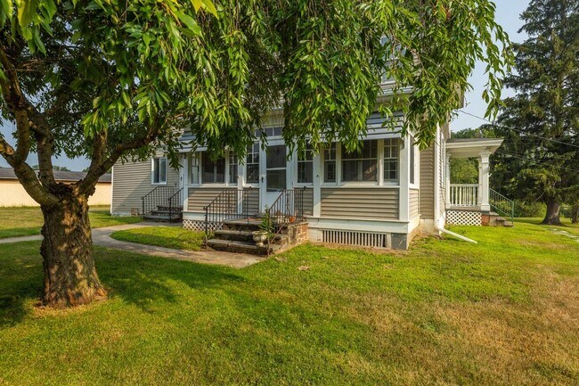 Building Photo - 757 Holt Rd