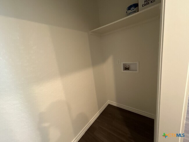 Building Photo - 5110 Rose Gdn Lp