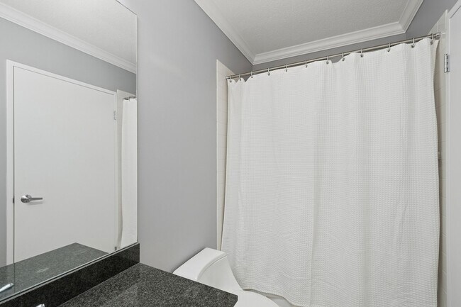 Building Photo - 512 N McClurg Ct
