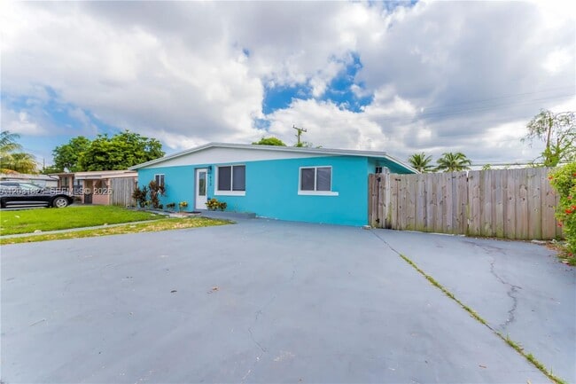 Building Photo - 630 NW 199th St