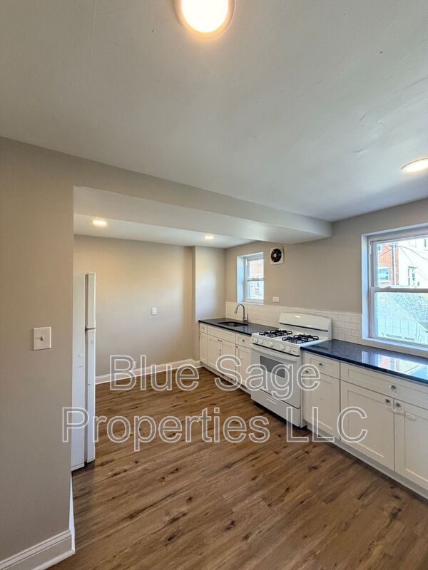 Building Photo - 7007 Greenwood Ave