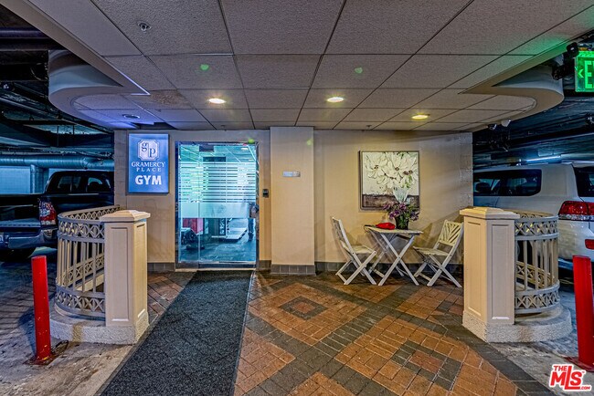 Building Photo - 620 S Gramercy Pl