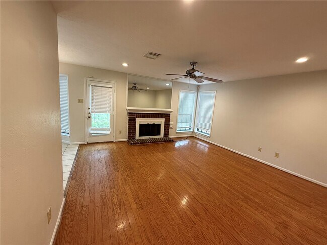 Building Photo - 6810 Redwood Falls Dr