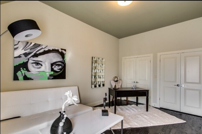 Building Photo - 4234 S Ellis Ave