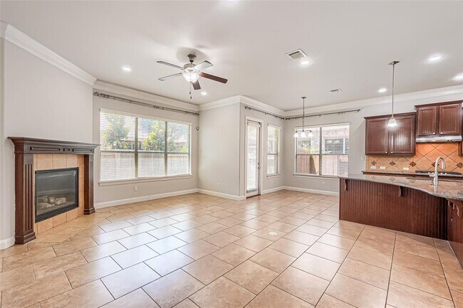 Building Photo - 4006 Gloucester Dr