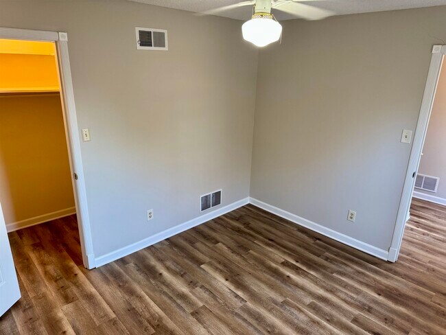 Building Photo - 122 York Haven Dr