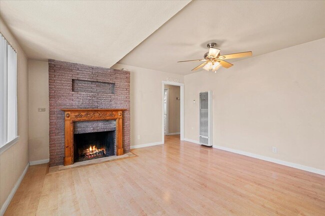 Building Photo - 1107 4th St