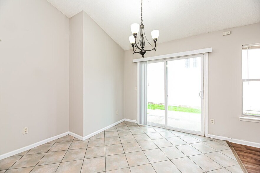 Building Photo - 2513 Townsquare Dr