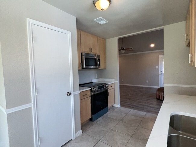 Building Photo - 5728 Shady Springs Trail