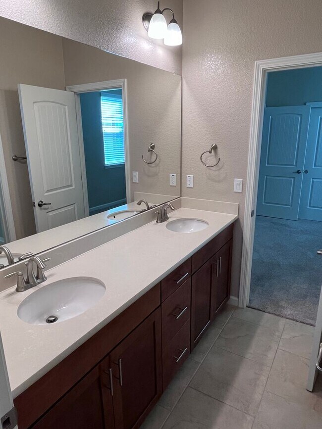Building Photo - BEAUTIFUL HOME IN WEST ROSEVILLE!!