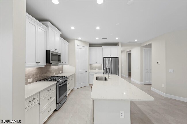 Building Photo - 2373 Ariane Dr