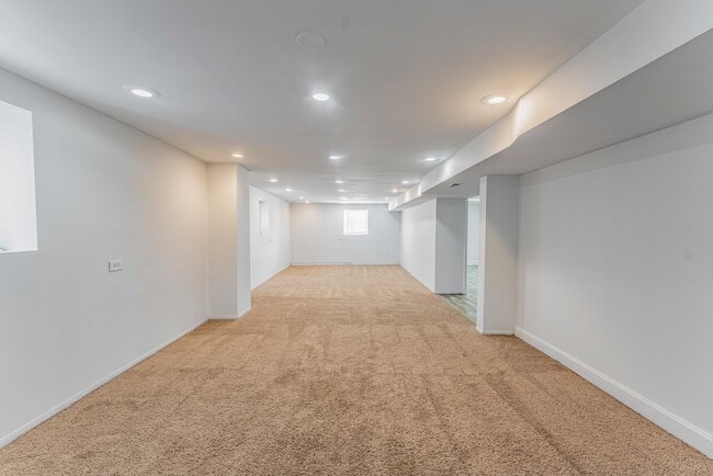 Building Photo - 2817 Maple Ave