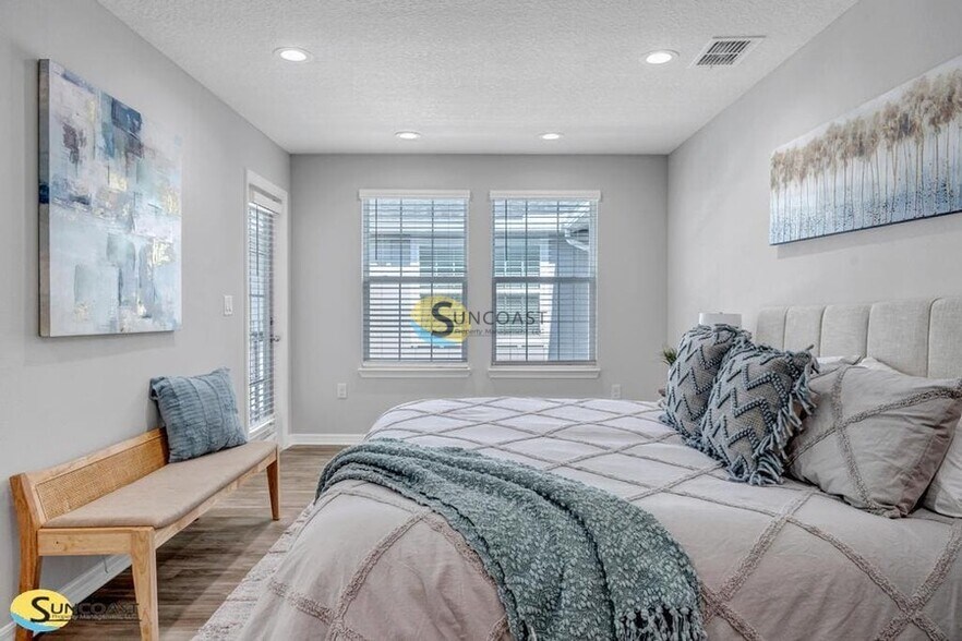 Building Photo - 3821 SW 43rd Ct