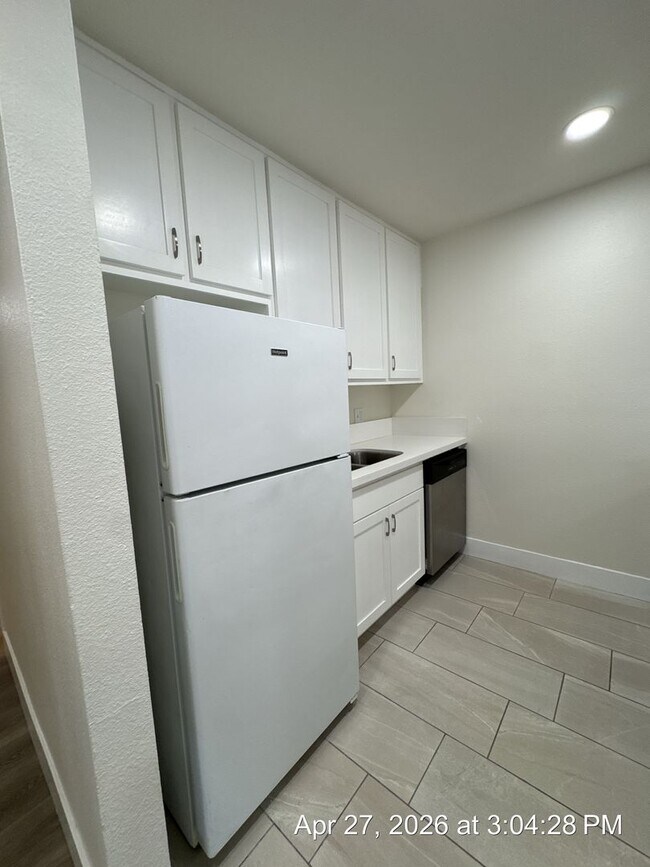 Building Photo - 2 Bedroom 1 Bath unit rent ready!