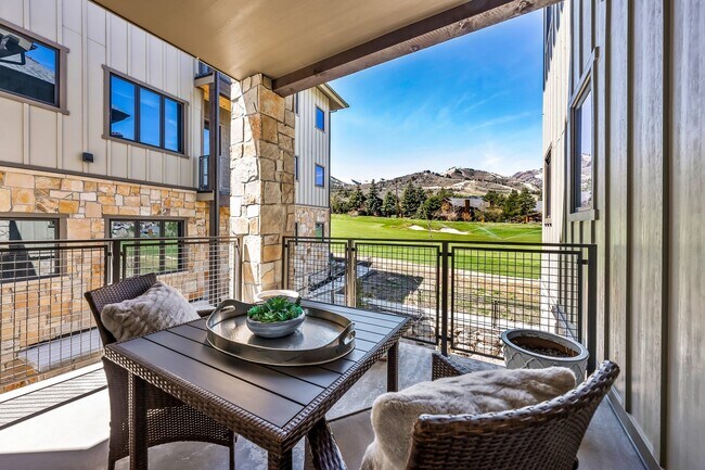 Building Photo - 3751 Blackstone Dr