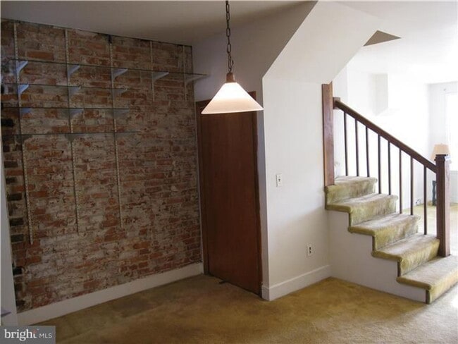 Building Photo - 2 bedroom townhouse for rent