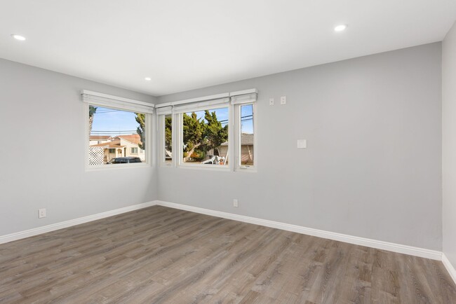 Building Photo - Spacious & Stunning: Fully Remodeled 3-Bed...