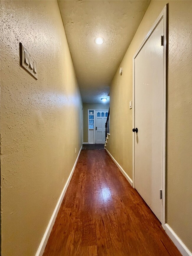 Building Photo - 5800 Lumberdale Rd