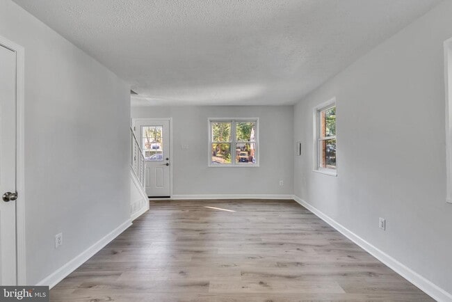 Building Photo - 5809 Fifer Dr