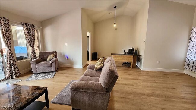 Building Photo - 8705 Villa Ridge Dr