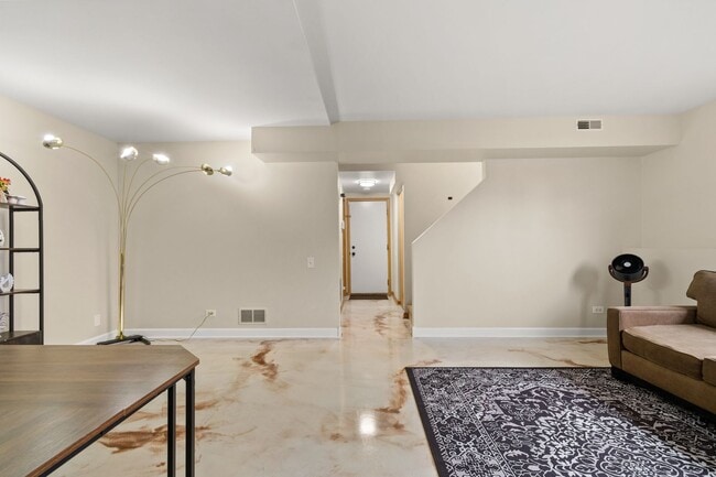 Building Photo - 1774 Middlebury Dr