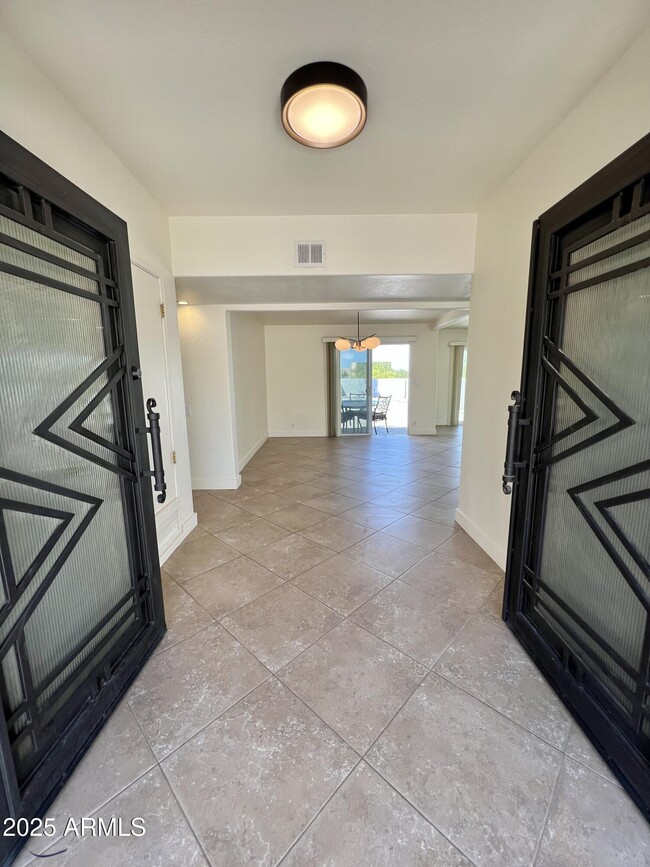 Building Photo - 4847 E Calle de Las Estrellas Rd